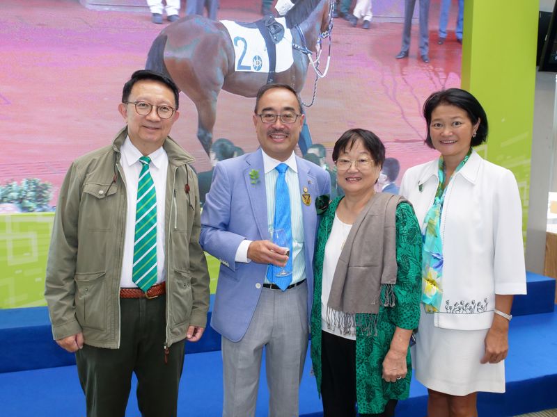 (from the left) Mr Alan Tong Sai Wong, Governors of Charles K Kao Foundation for Alzheimer’s Disease, Mr David Mong, Mrs Gwen Kao May Wan, Chairman of Charles K Kao Foundation for Alzheimer’s Disease and Mrs David Mong pictured at the luncheon.